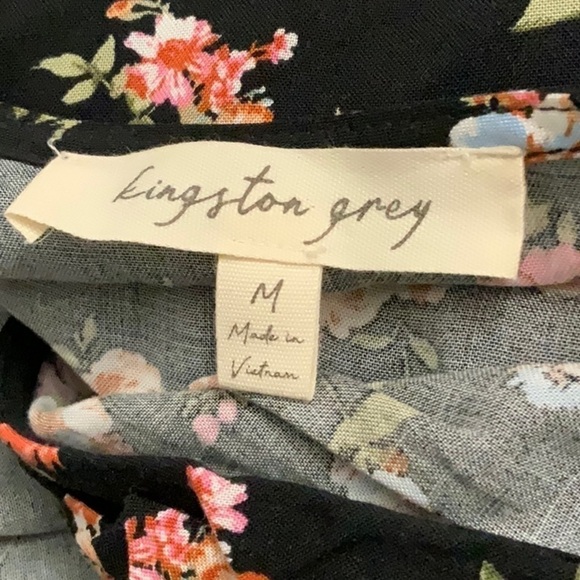 𝅺kingston Grey floral jumpsuit. short sleeves. Size M - Picture 3 of 3